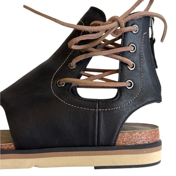 EUC OTBT Leather Locate Sandals Black
Brown Size 7.5 - Picture 5 of 9